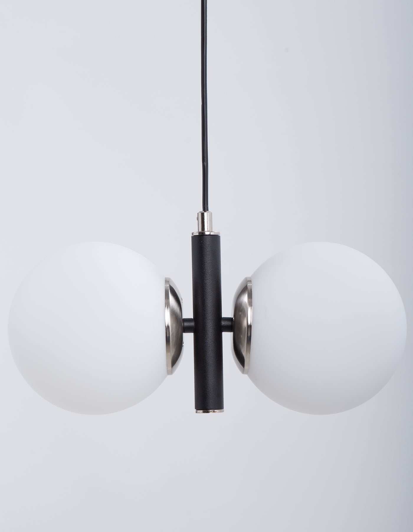 Lustre Suspension Double Globe Noir Mat et Chrome - Verre Blanc Opale