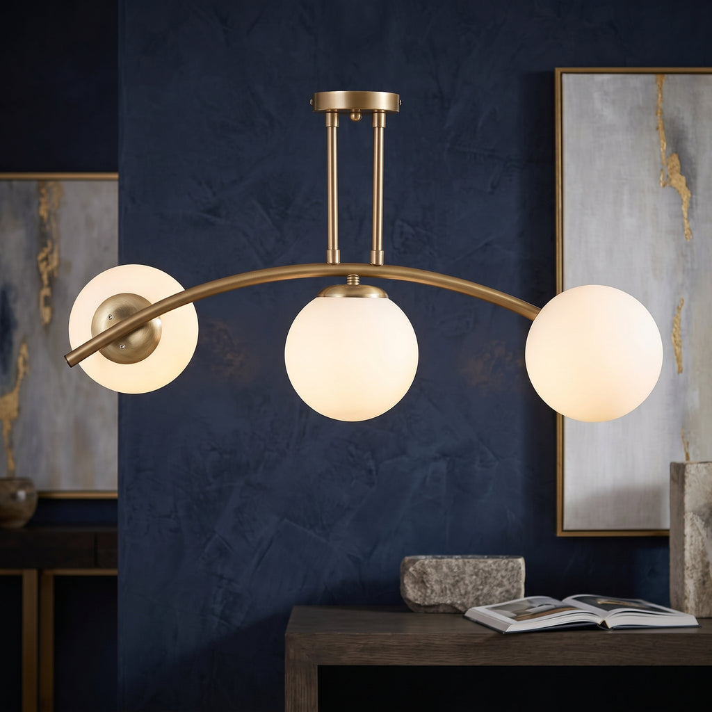 Plafonnier 3 globes opale blanc finition laiton doré design moderne IP40
