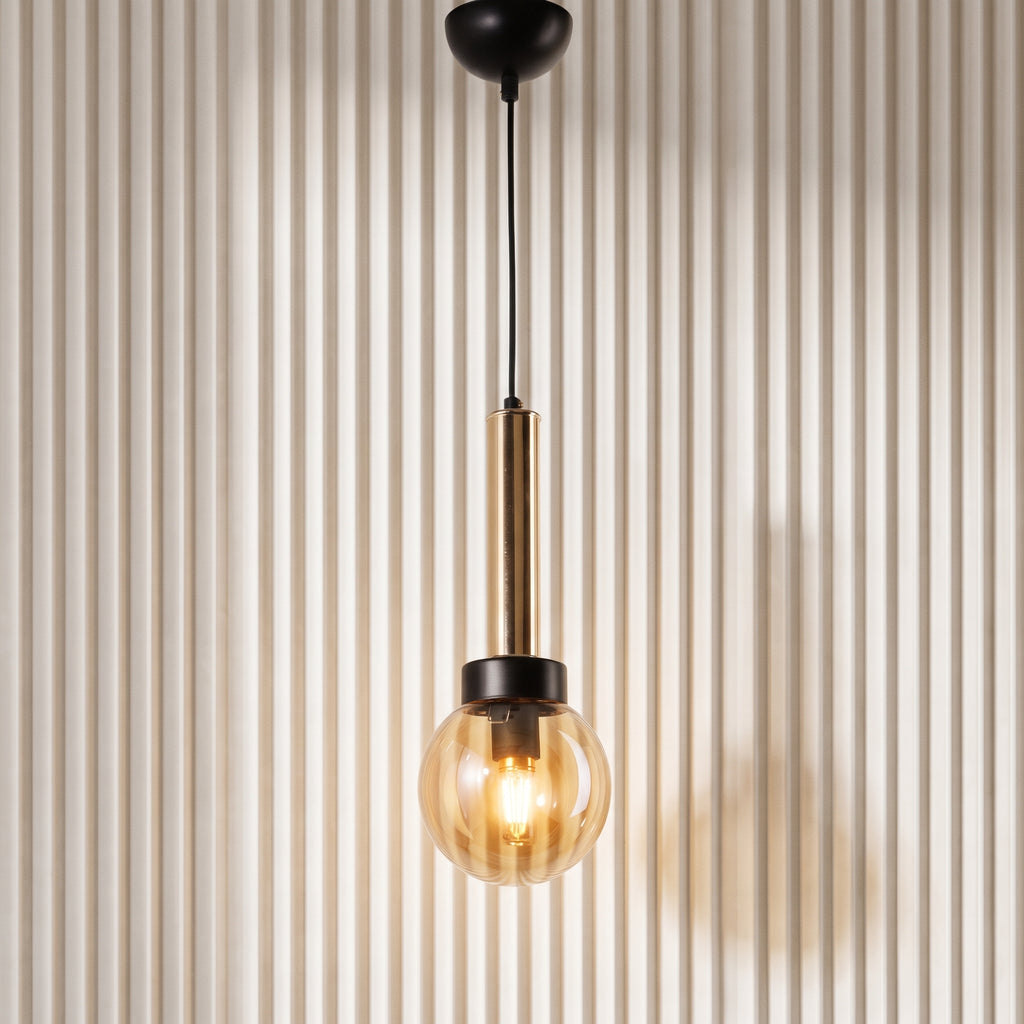 Lustre globe ambré lisse détail doré design cosy IP40