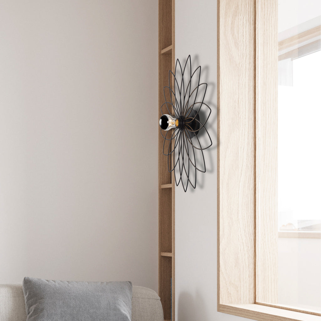  Applique lotus noir créant des motifs floraux lumineux