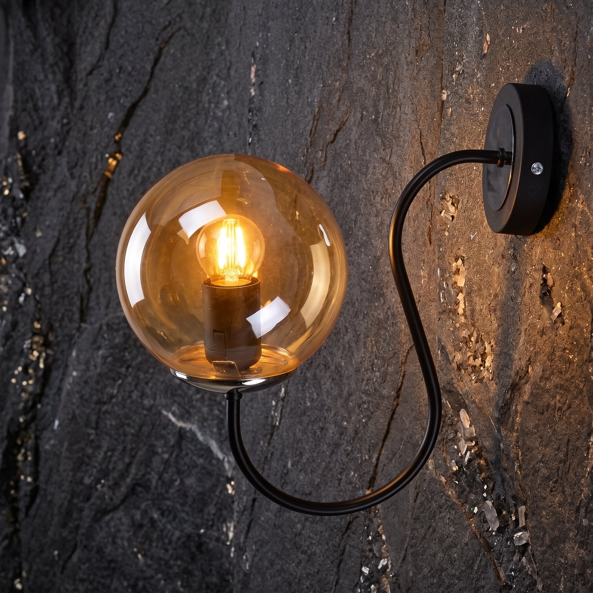 Applique murale globe ambré bras courbe noir mat design moderne IP40
