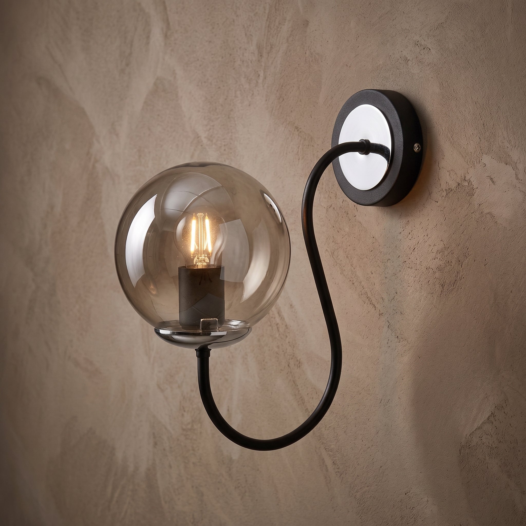 Applique murale globe fumé bras courbe noir mat design moderne IP40