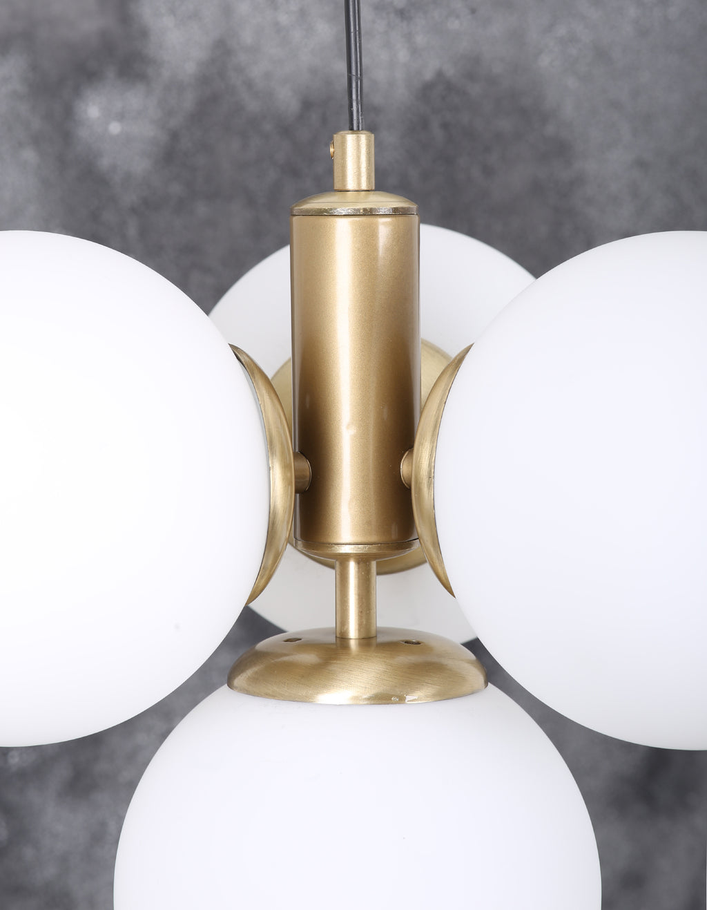Suspension 4 globes blanc opalin finition laiton