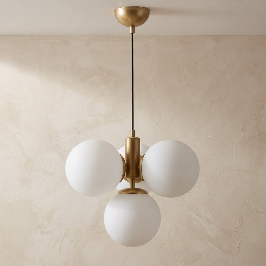 Suspension 4 globes opalin blanc laiton brossé design moderne IP40