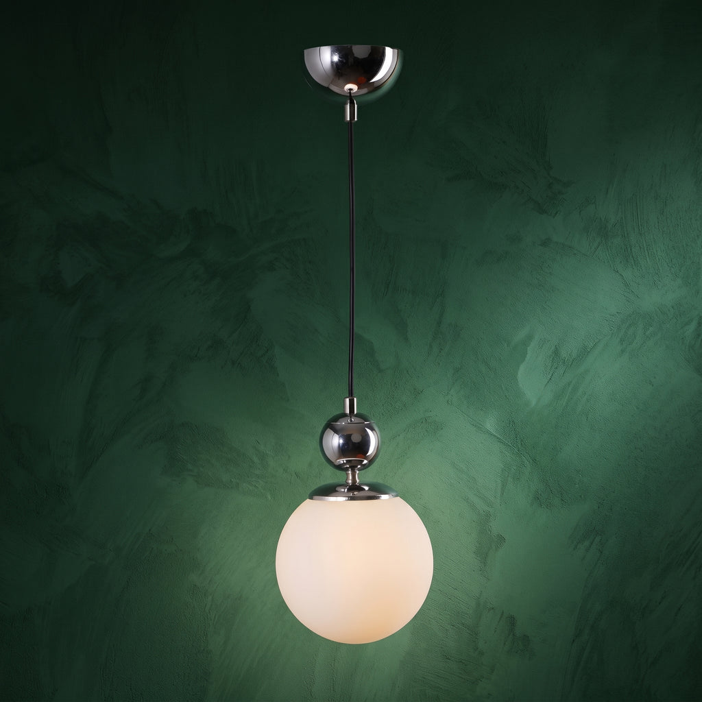 Lustre globe blanc opale allumé chromé brillant design épuré IP40