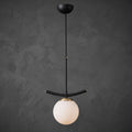 Suspension globe blanc opale  structure noire détails dorés design moderne