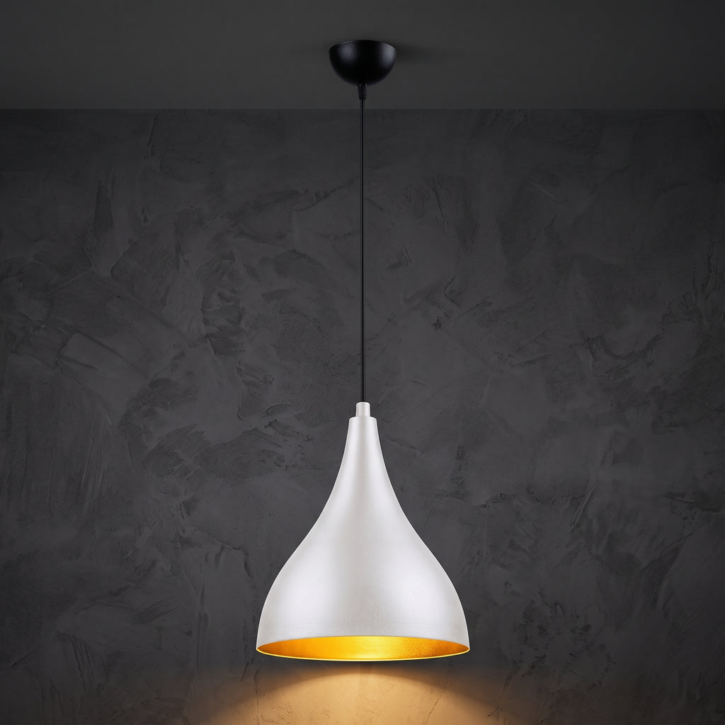 Lustre goutte blanc mat et or intérieur design moderne