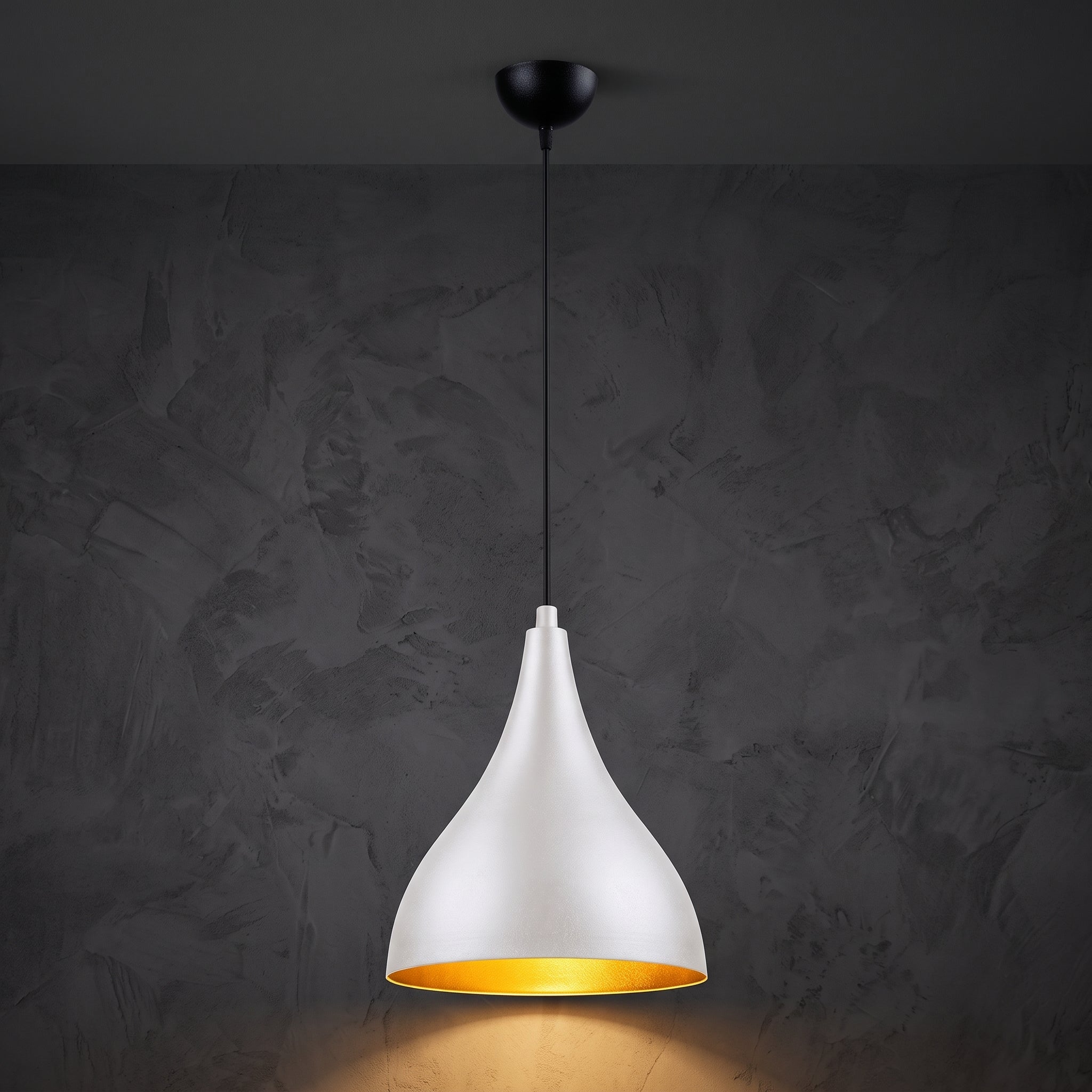 Lustre goutte blanc mat et or intérieur design moderne