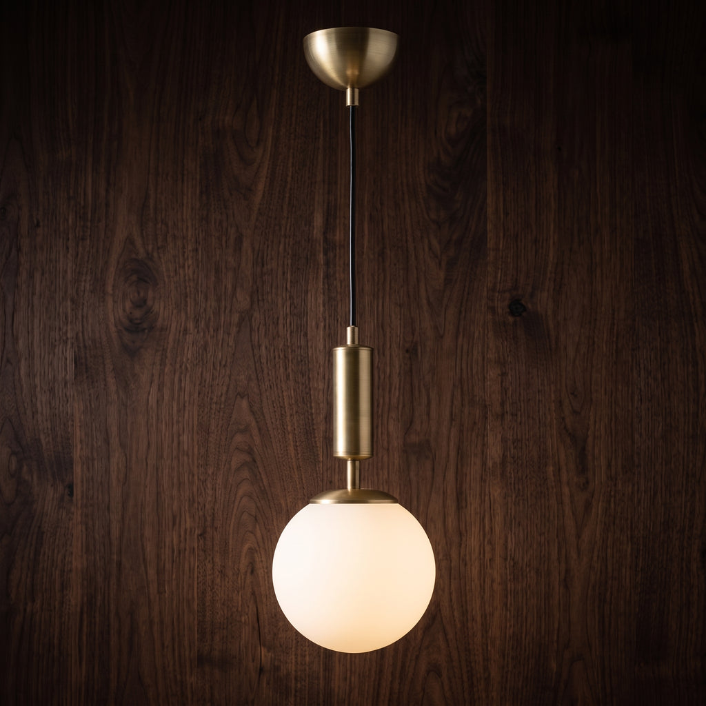 Suspension globe opale blanc laiton brossé quiet luxury IP40