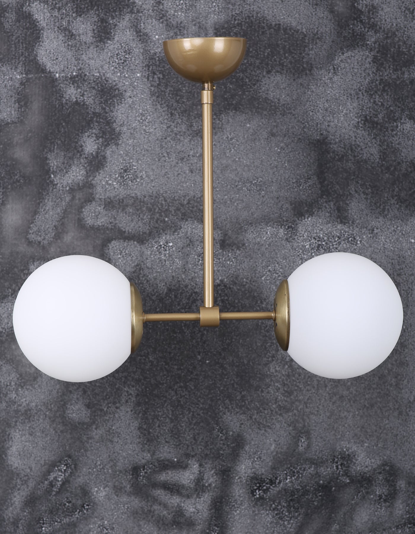 Suspension 2 globes blanc opalin finition laiton