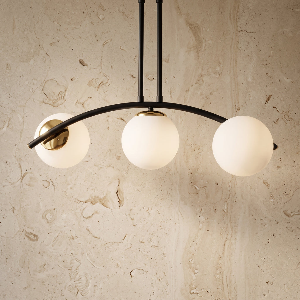 Plafonnier 3 globes opale blanc noir mat détails dorés design moderne IP40