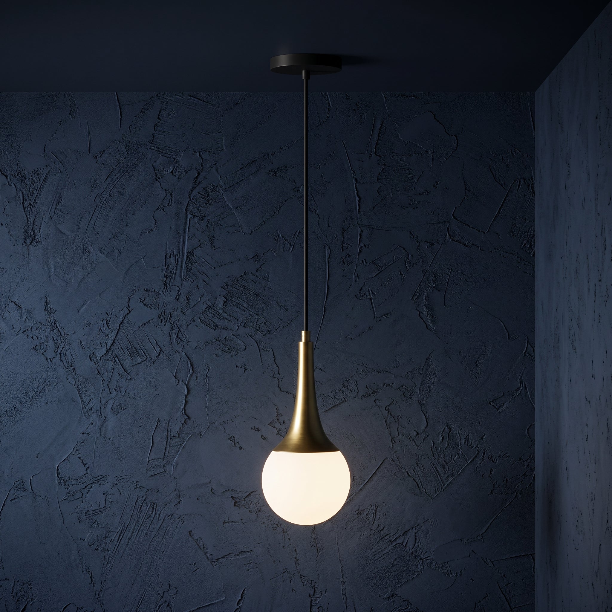 Suspension globe opale blanc col conique doré design minimaliste