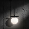 Suspension globe blanc design moderne minimaliste hauteur 124 cm