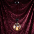 Lustre suspendu globe ambré structure noire design moderne IP40