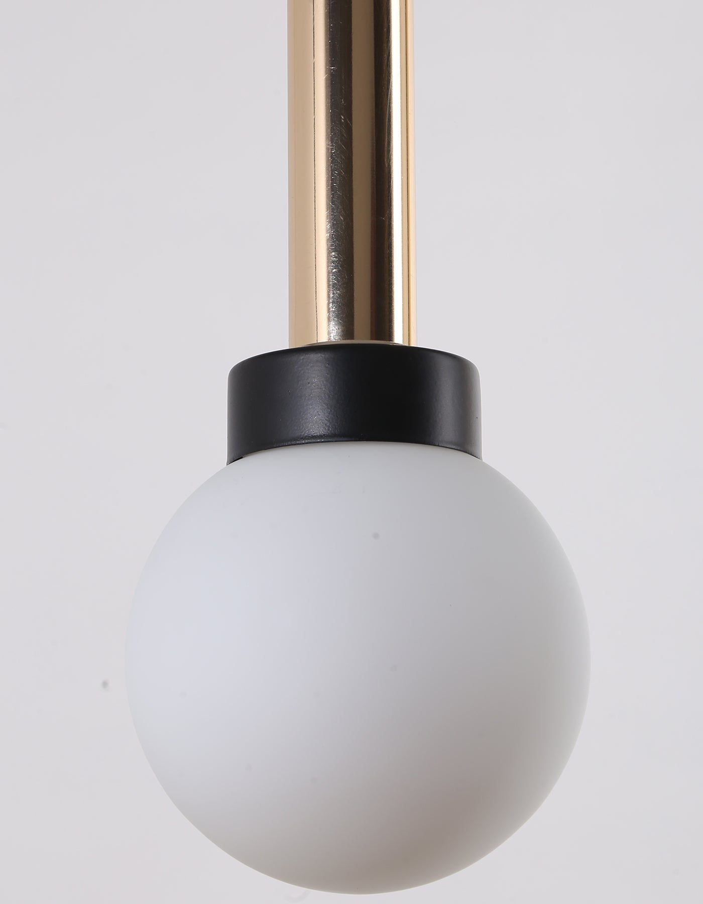 Lustre Suspendu Globe gris Opale Détail Doré Design Moderne