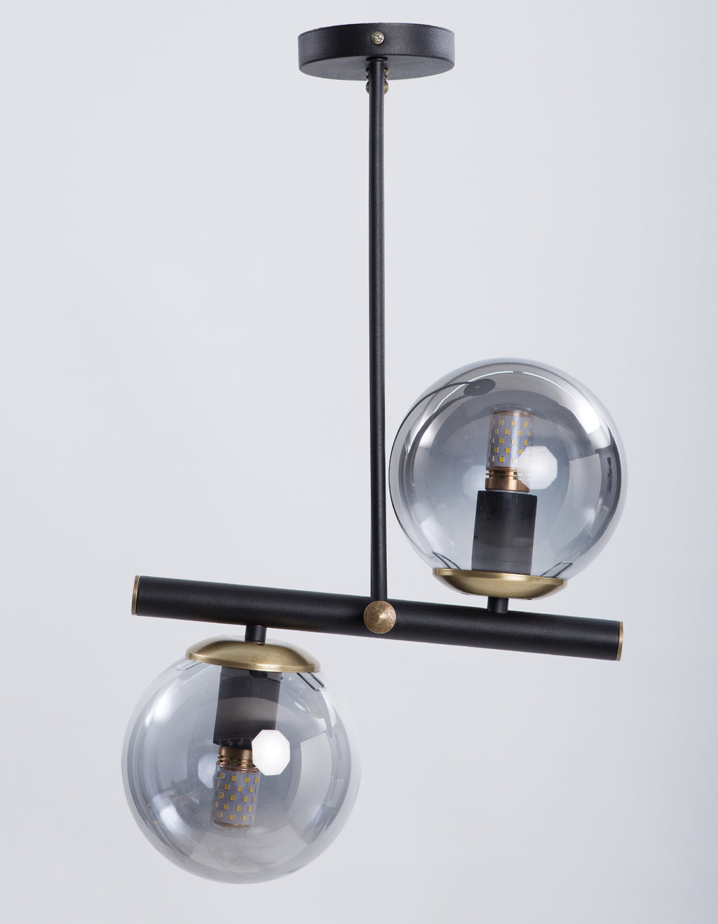 Lustre 2 Lumières Globes Fumés Transparents Structure Noire Détails Dorés Design Moderne