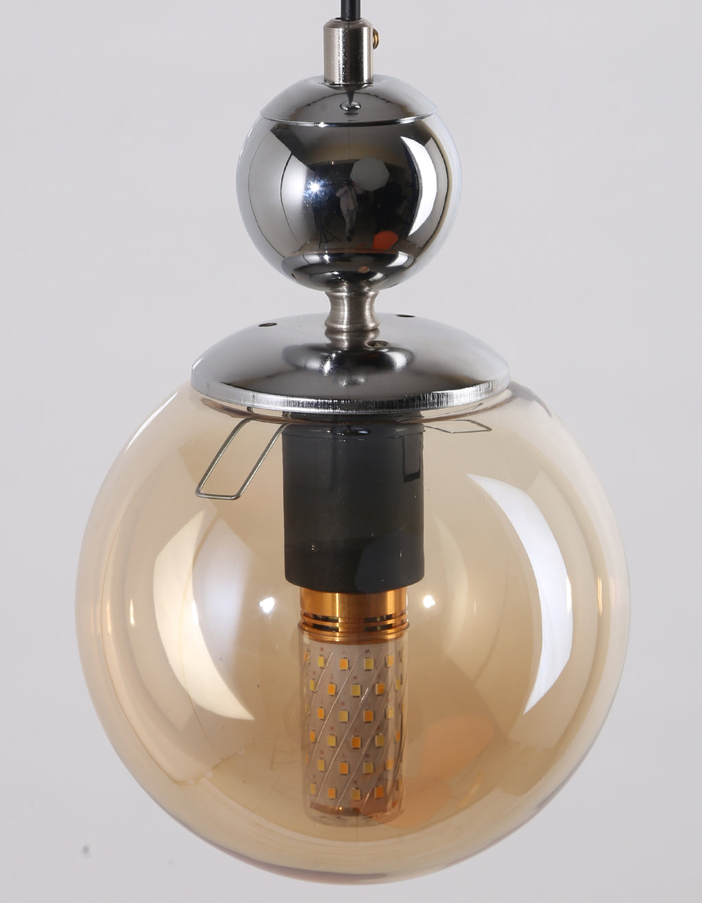 Lustre Suspendu Globe Ambré Design Chromé Moderne