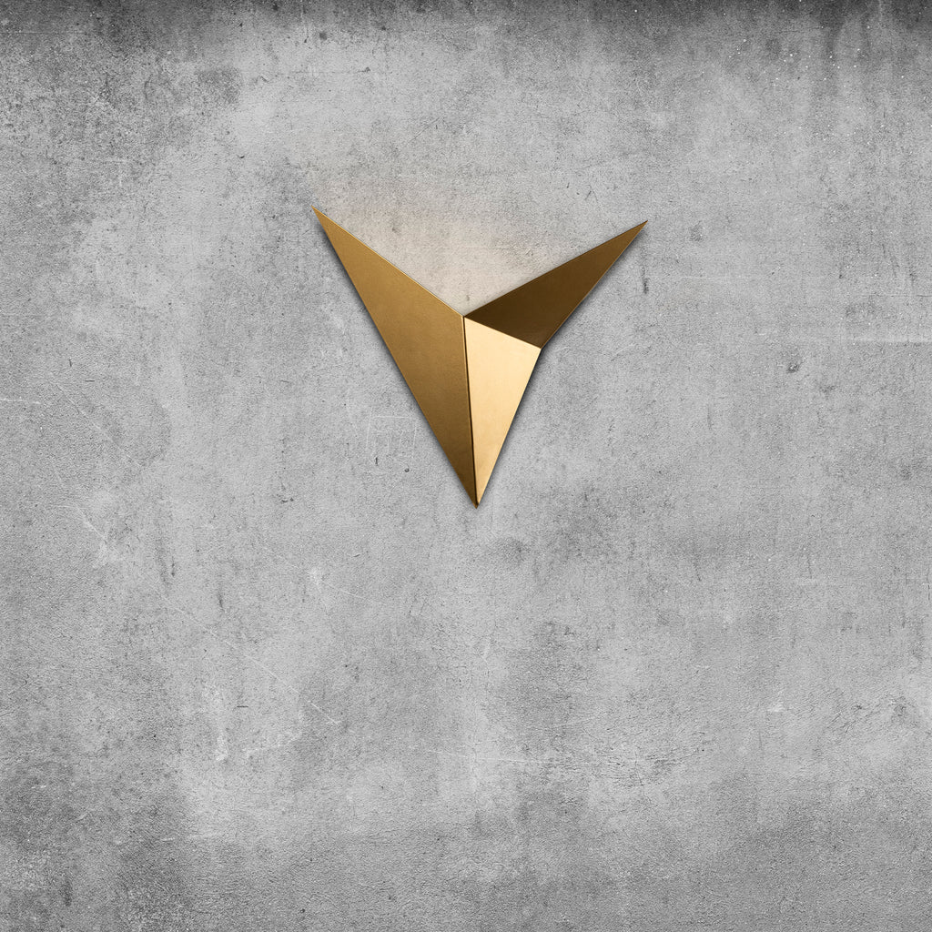 Reflets dynamiques créés par l'applique géométrique doré