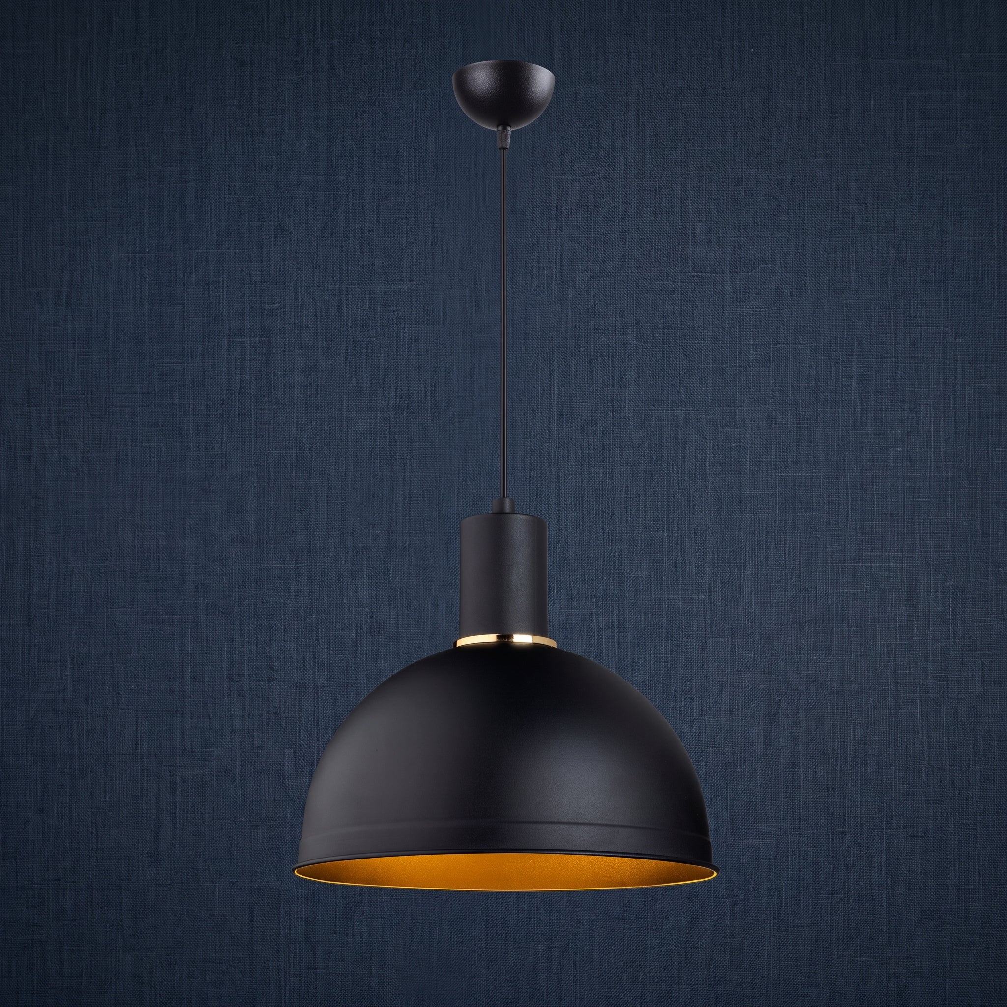 Lustre dôme noir mat intérieur doré Ø28 cm