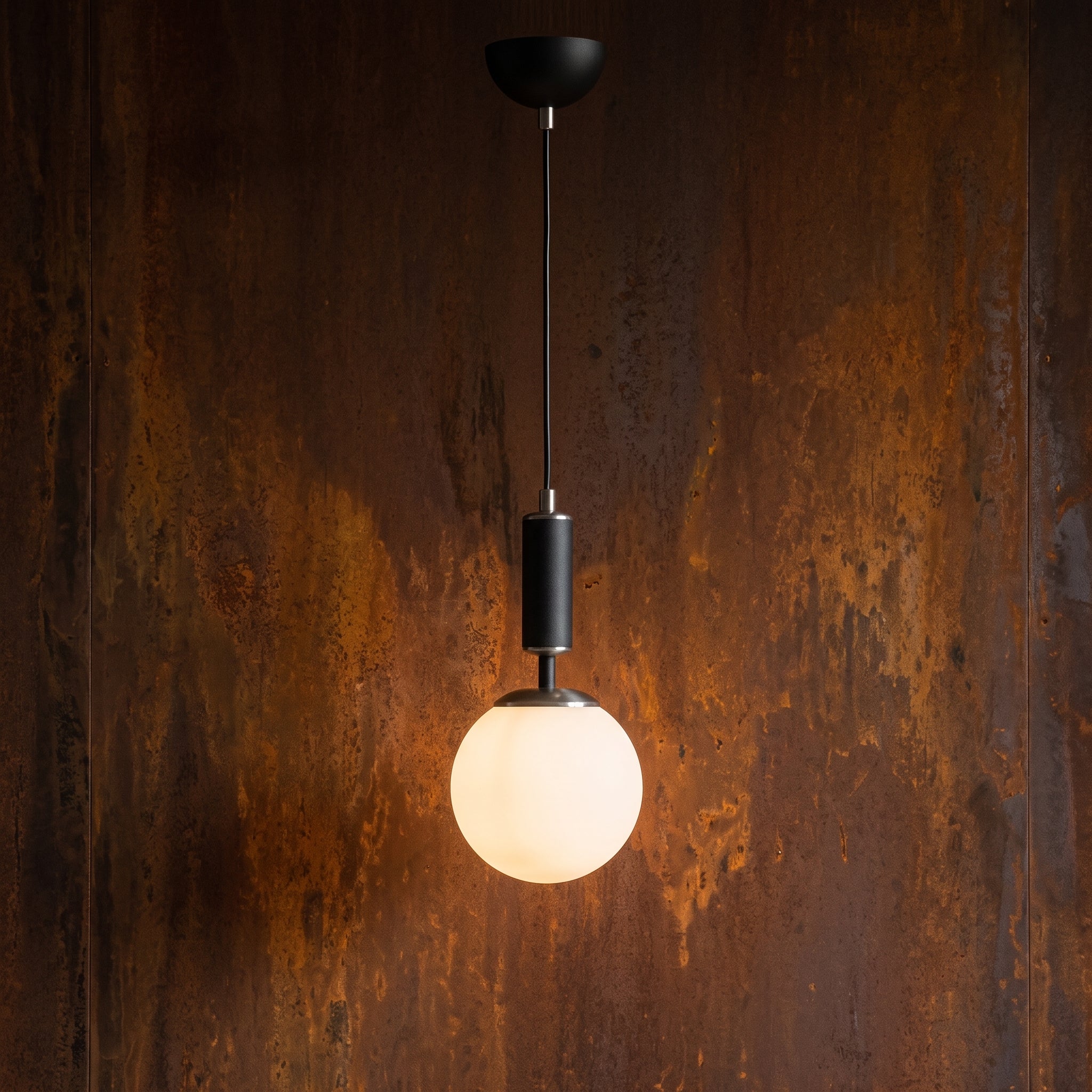 Suspension globe blanc opale noir mat et chrome design moderne IP40