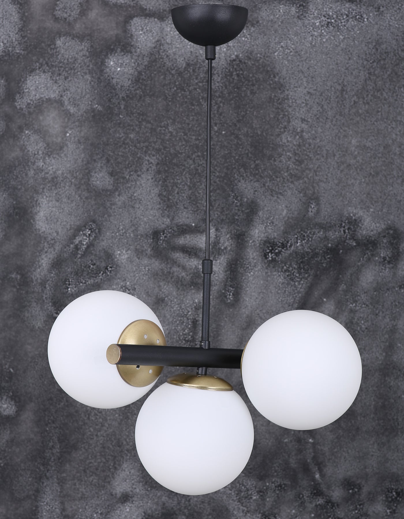 Suspension 3 globes blanc opalin noir et doré