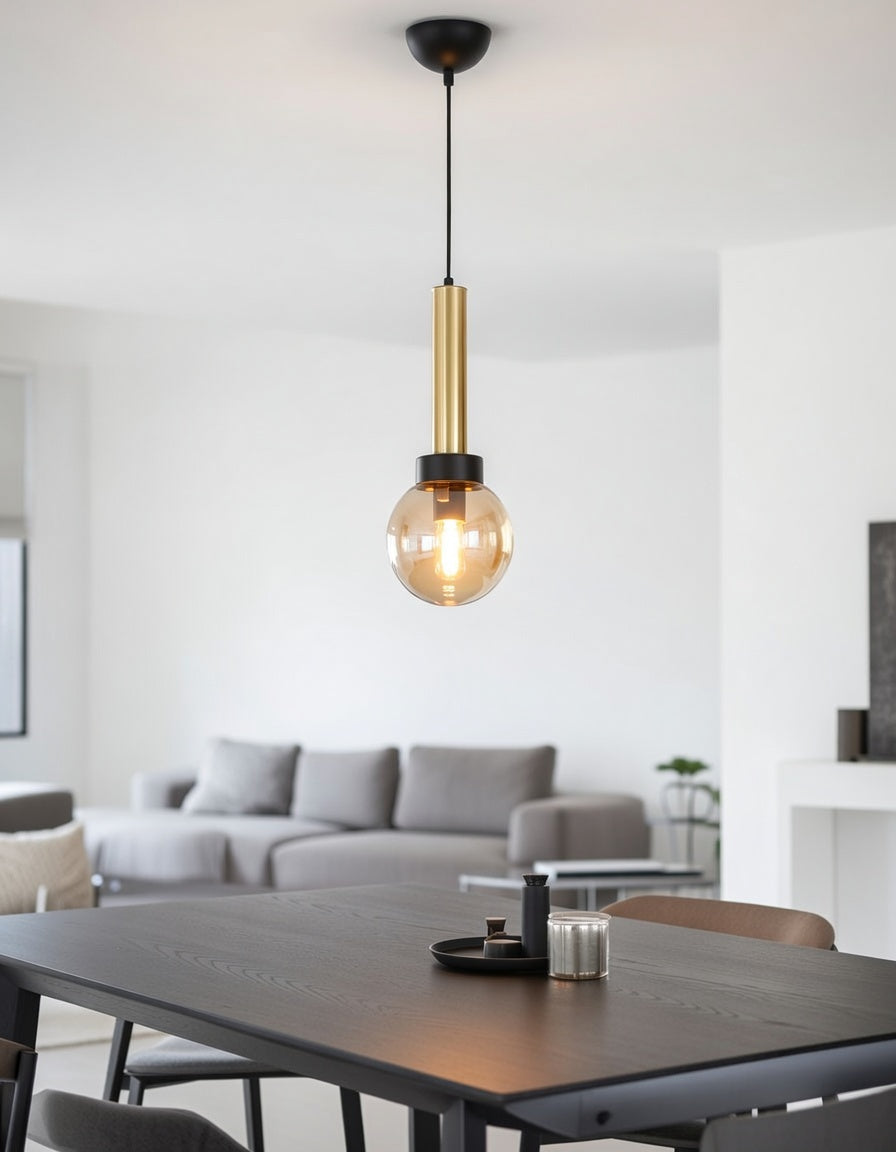 Lustre Suspendu Globe Ambré Détail Doré Design Moderne