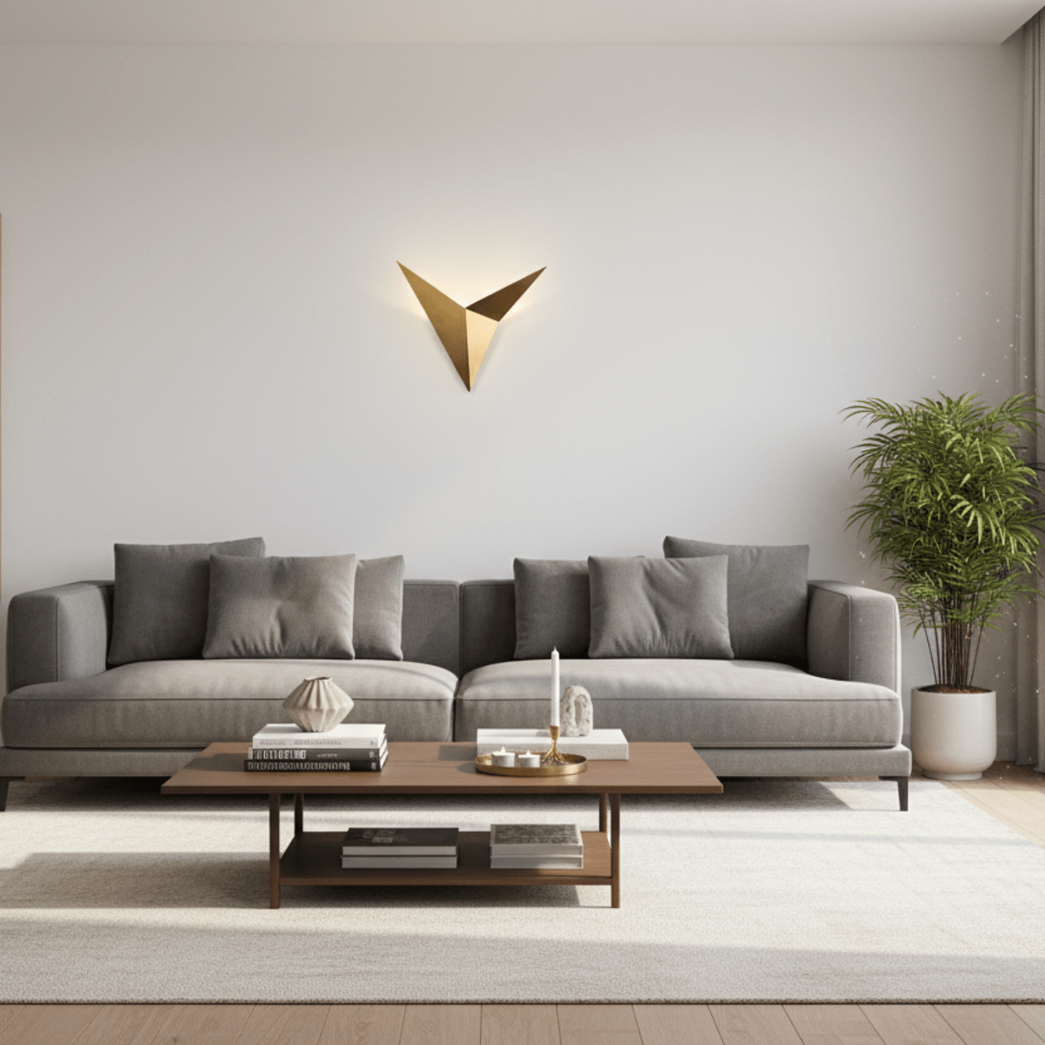 Applique murale dorée dans un appartement moderne
