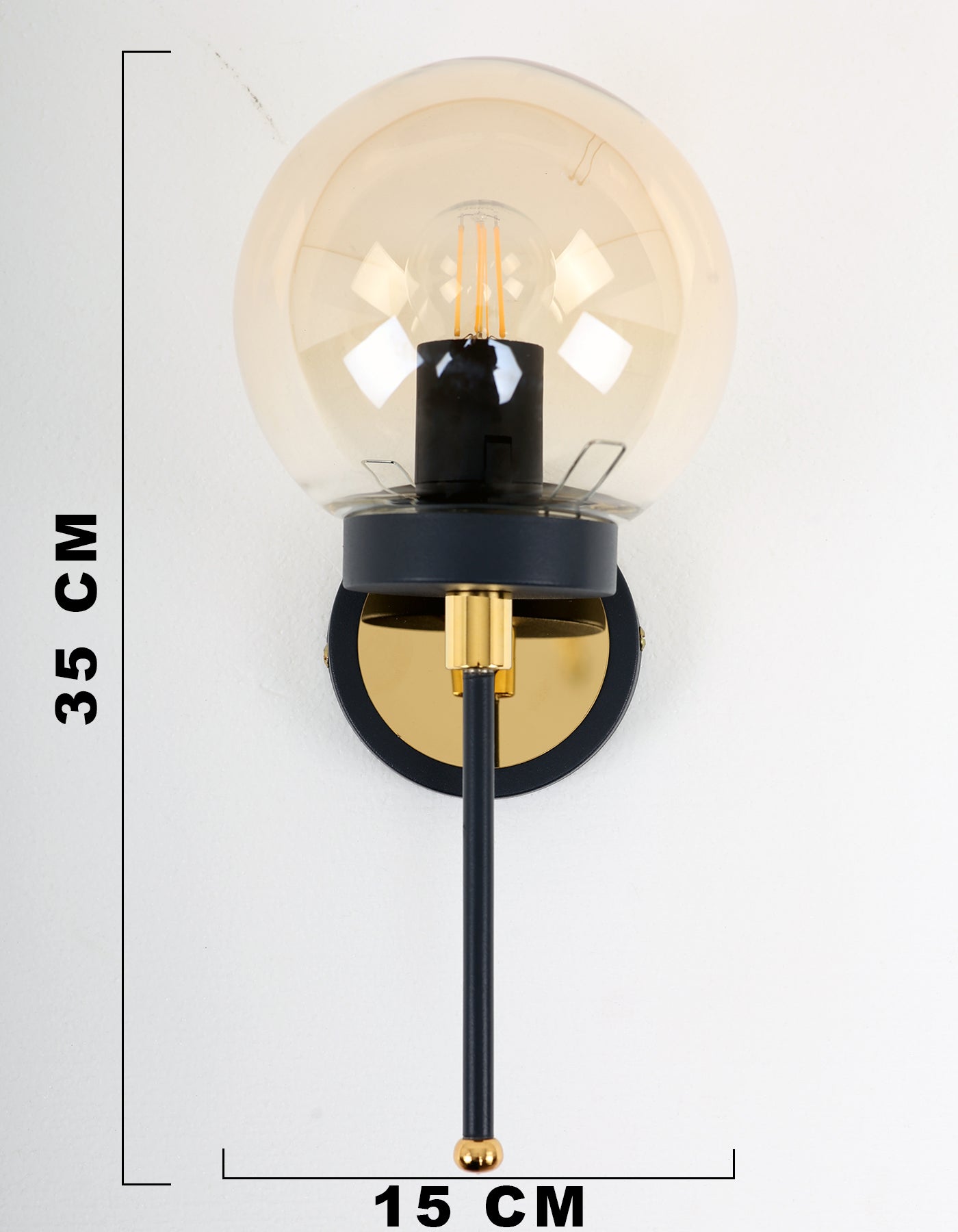 fiche produit globe ambré  applique murale noire avec finition dorée