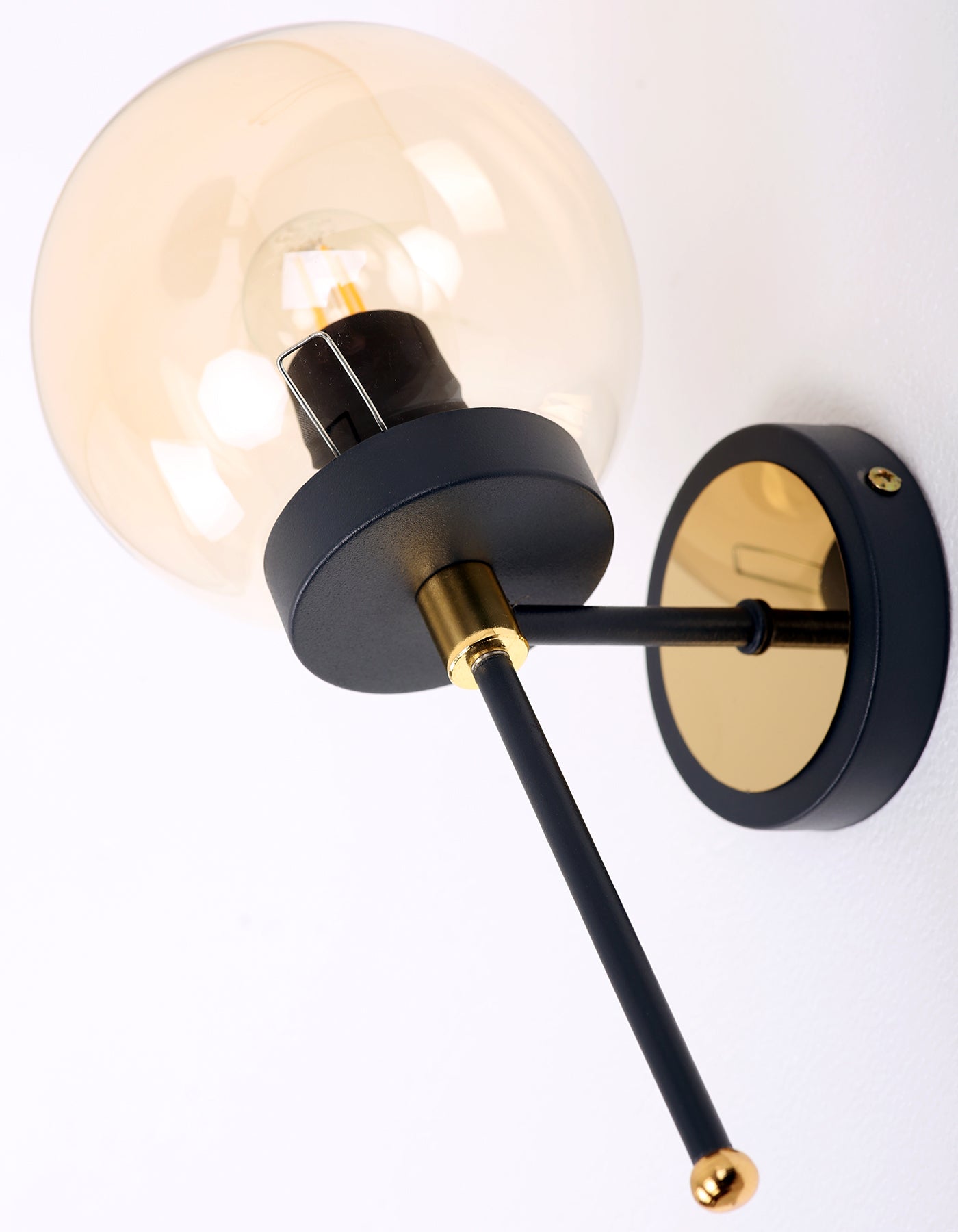Détail applique murale globe opale blanc IP40 hauteur 35 cm