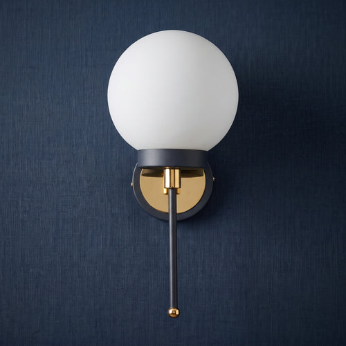 Applique murale globe opale blanc structure noire détails dorés design luxe IP40