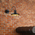
Applique murale industrielle vintage noir mat intérieur doré mur briques Edison allumée
