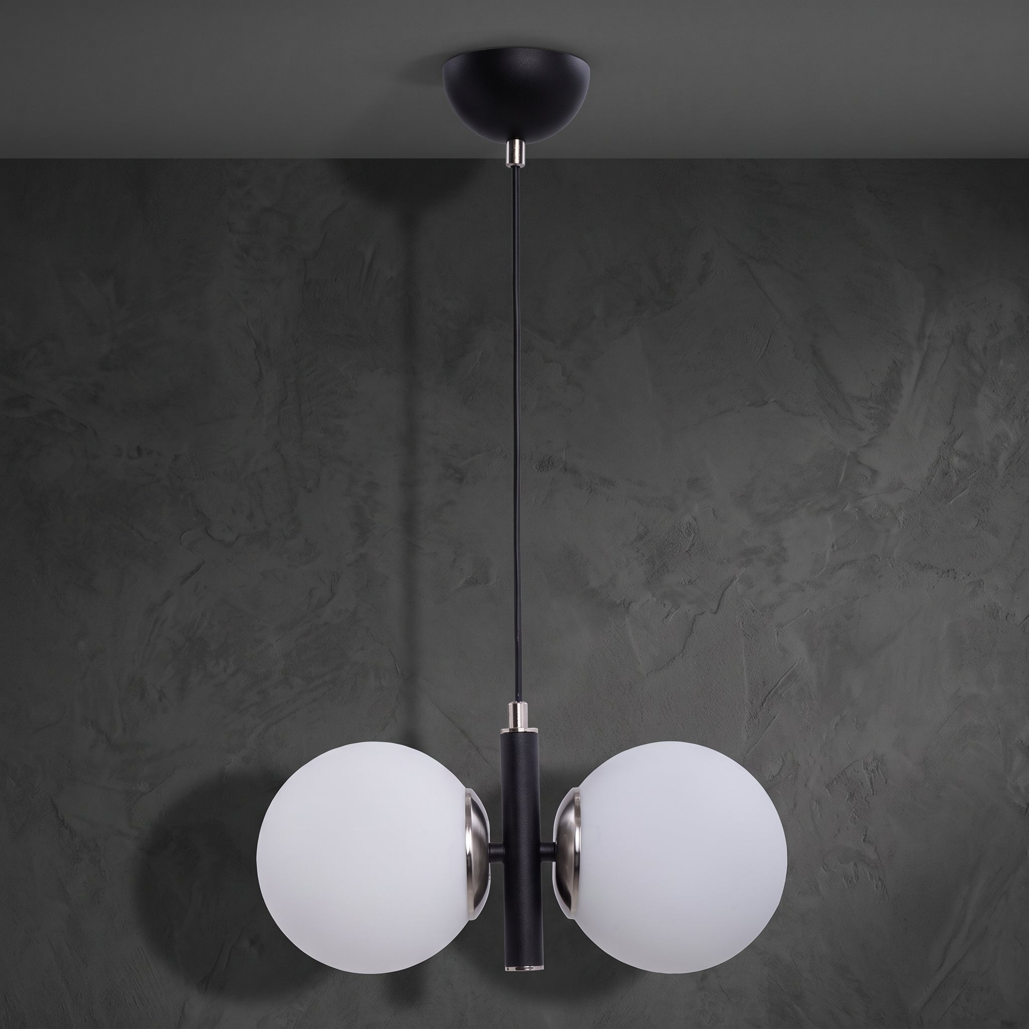 Lustre suspension double globe noir mat chrome verre opale blanc IP40