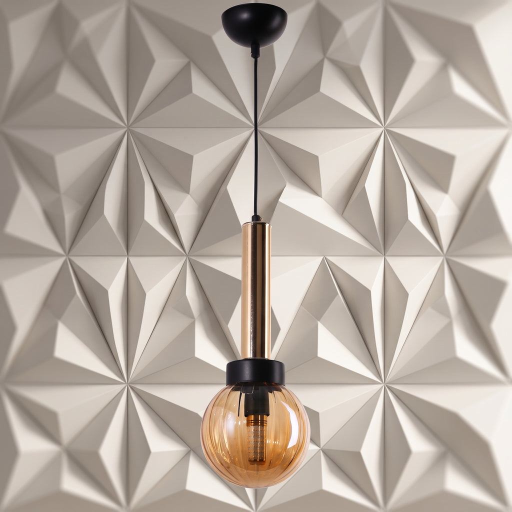 Lustre globe ambré côtelé détail doré design moderne IP40
