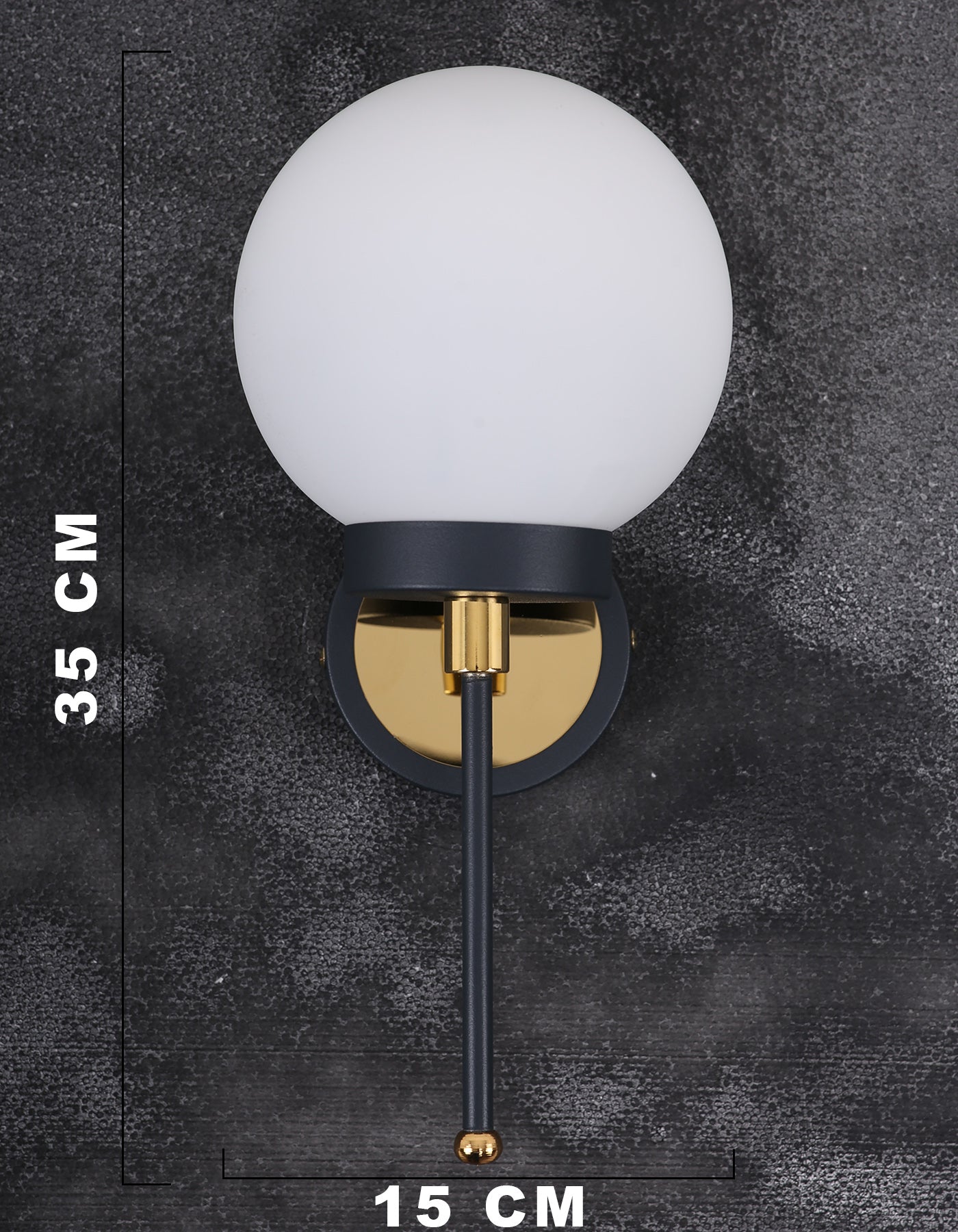 Applique murale globe blanc opalin noir et doré