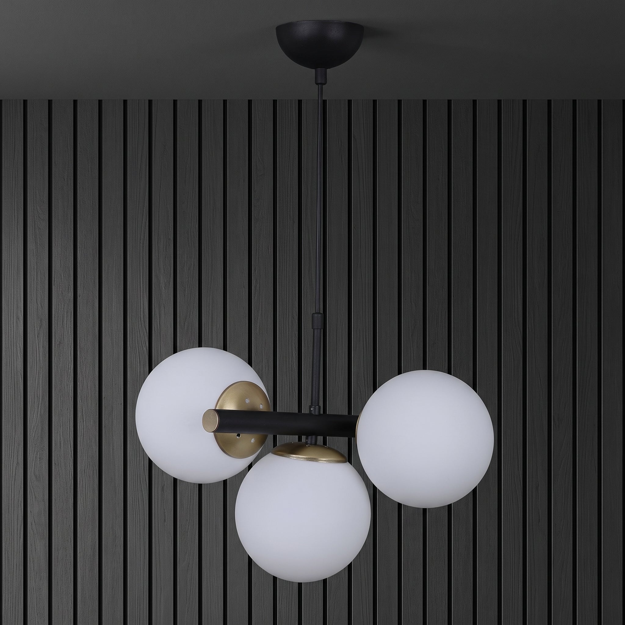 Suspension 3 globes blanc opalin noir et doré design moderne IP40