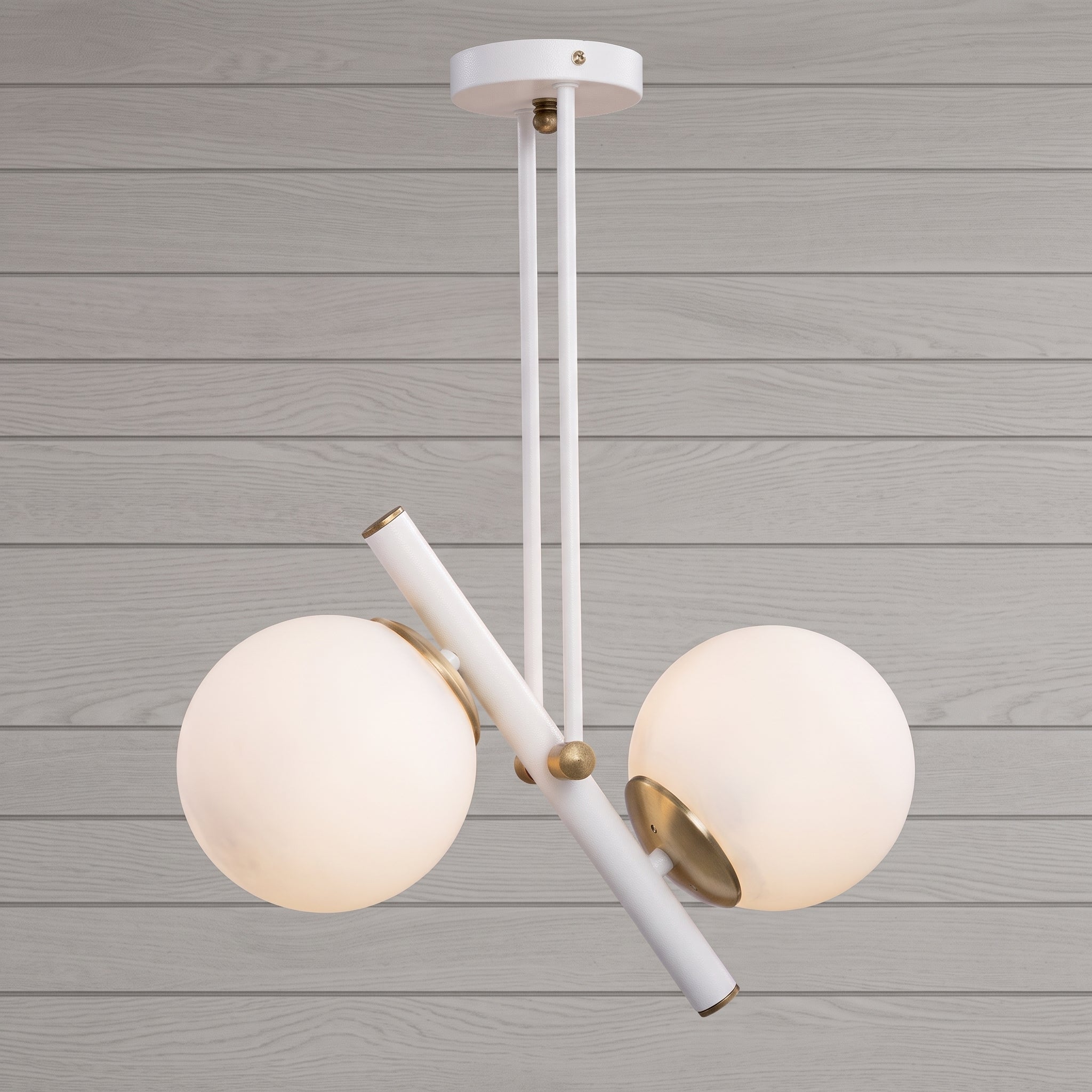 Lustre 2 globes opale blanc structure blanche détails dorés design moderne IP40