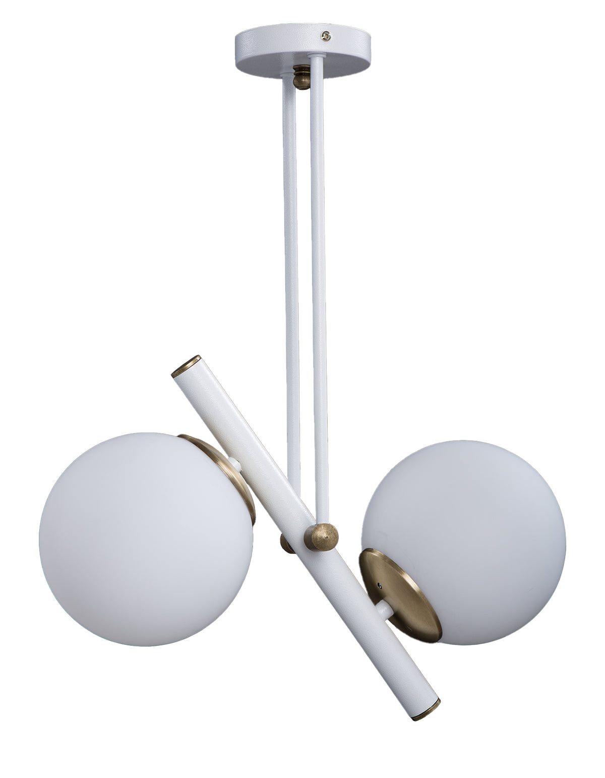 Vue de face du lustre 2 globes opale blanc avec structure blanche et détails dorés