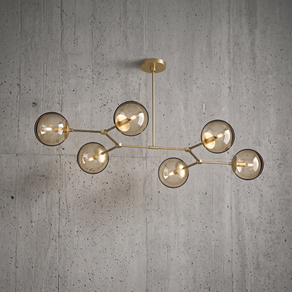 Lustre 6 globes en verre fumé avec structure dorée asymétrique