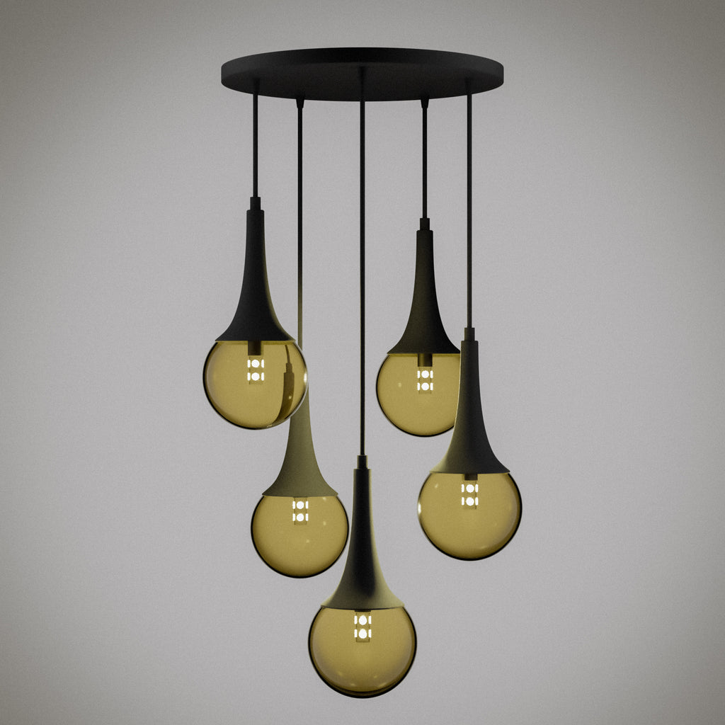 Vue du lustre cascade 5 globes en verre ambré avec supports coniques noir mat