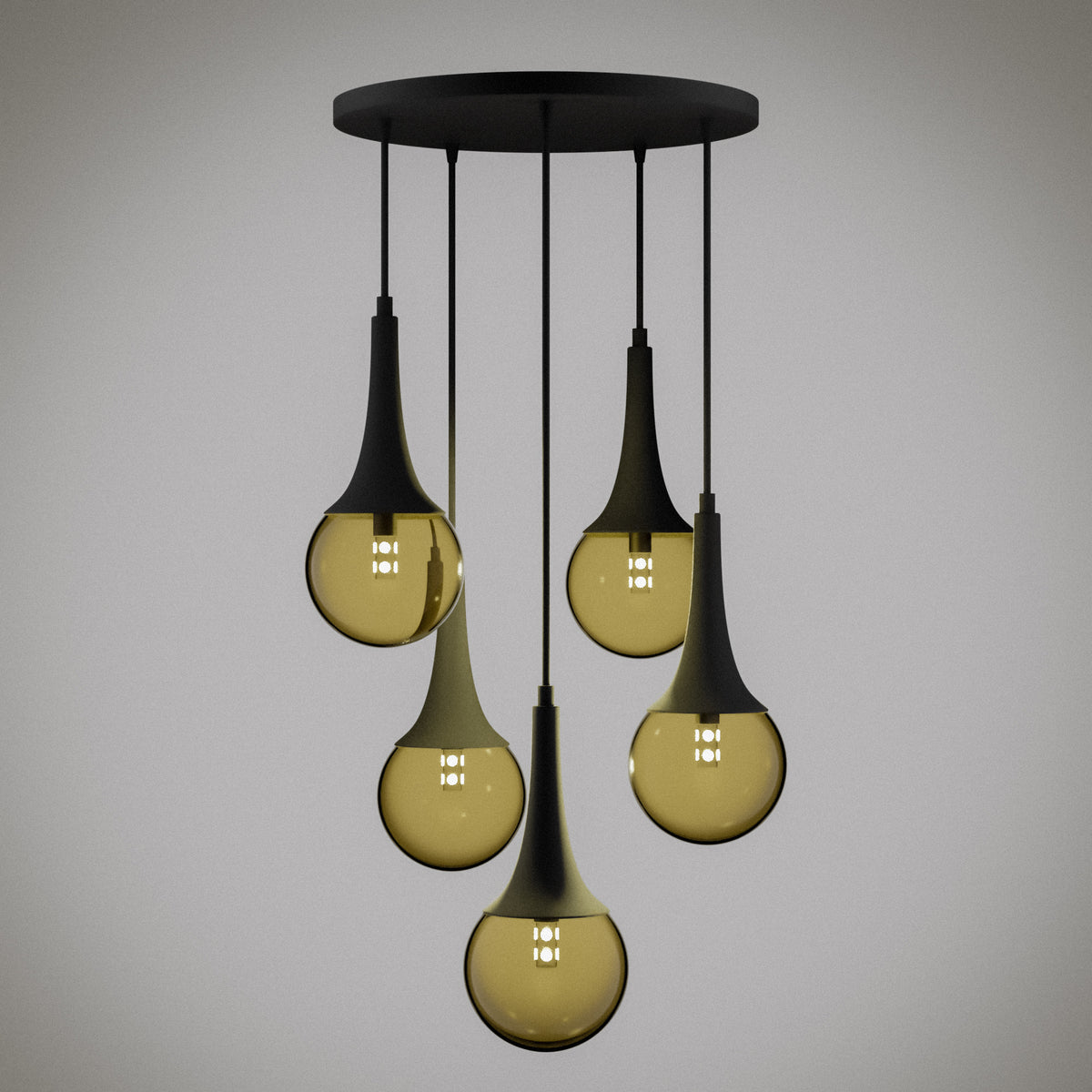 Vue du lustre cascade 5 globes en verre ambré avec supports coniques noir mat