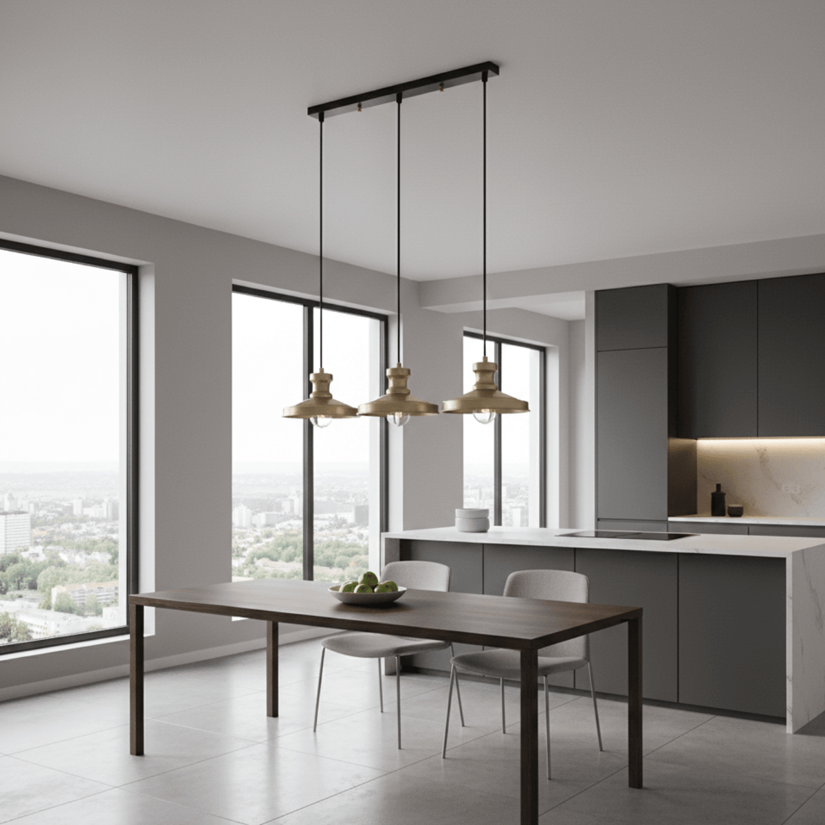 Lustre suspendu linéaire 3 lumières doré installé au-dessus d’un îlot de cuisine