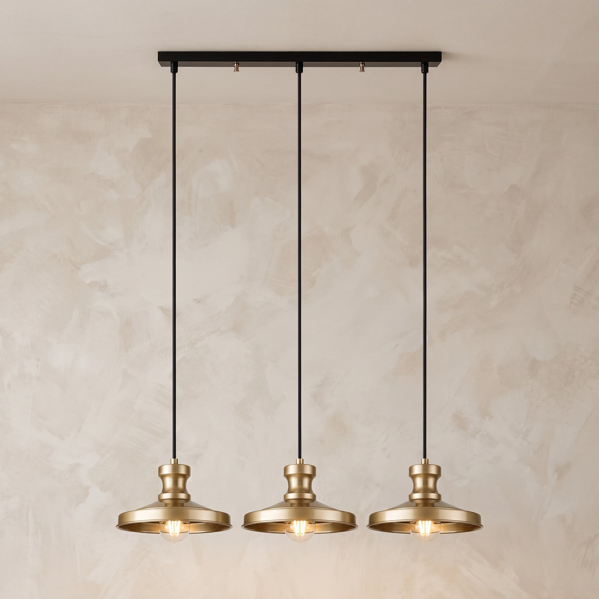 Lustre suspendu linéaire 3 lumières avec abat-jours en métal doré