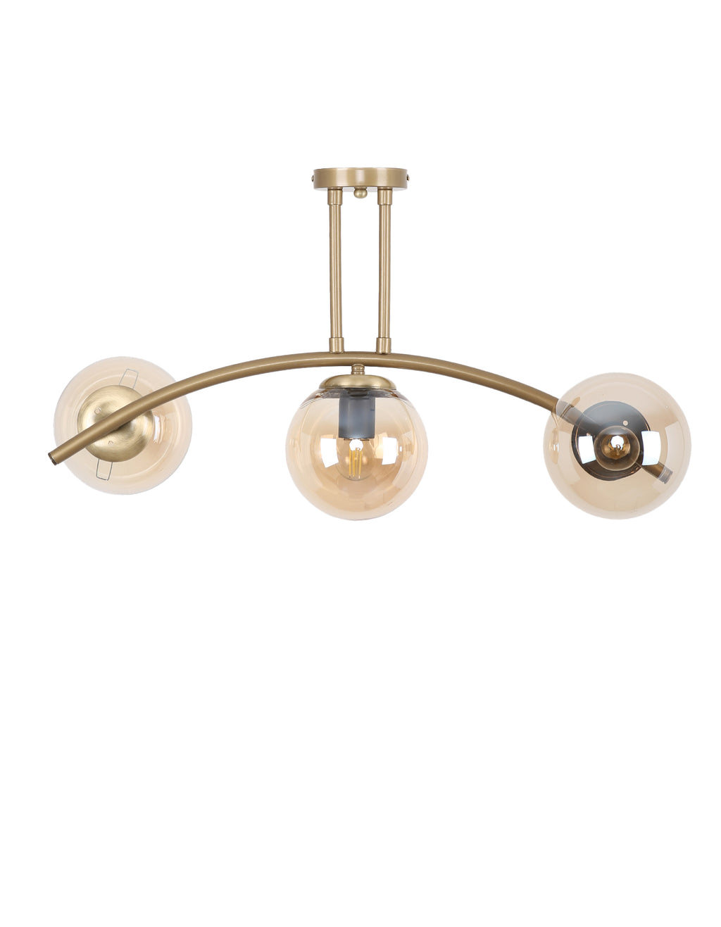 Vue de face du plafonnier 3 globes ambrés avec structure en laiton doré brossé