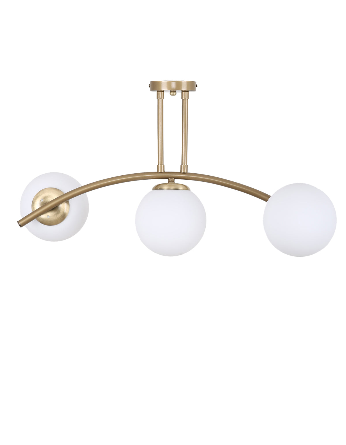 Vue de face du plafonnier 3 globes blanc opale avec structure en laiton doré brossé