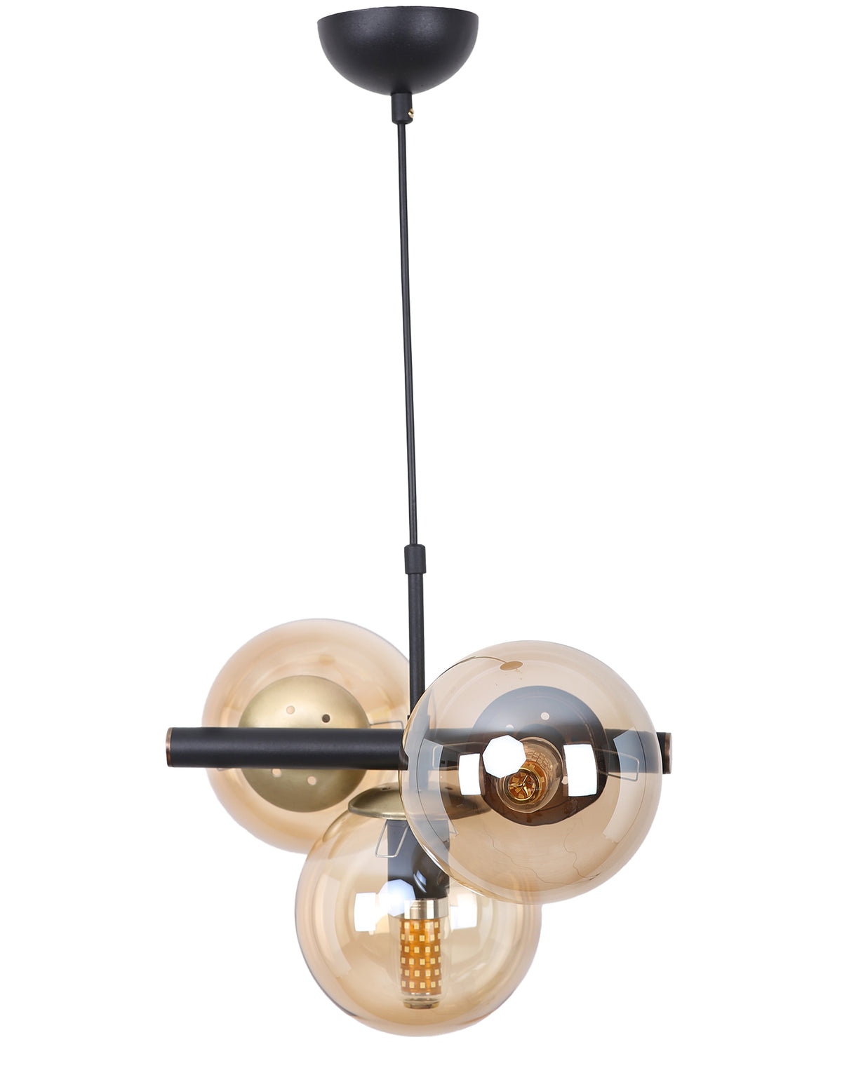 Vue de profil de la suspension 3 globes en verre ambré avec structure noire et dorée