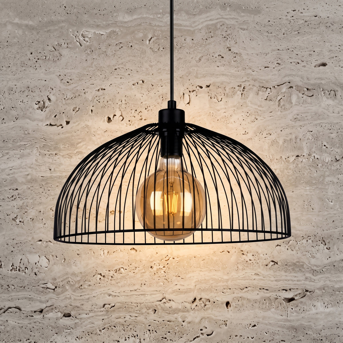 Suspension cage géométrique noire Ø24 cm en métal noir mat avec ampoule apparente