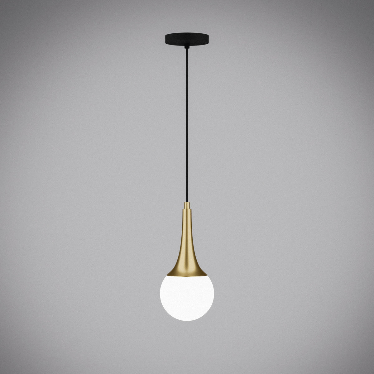 Vue de la suspension avec globe blanc opale et col conique doré