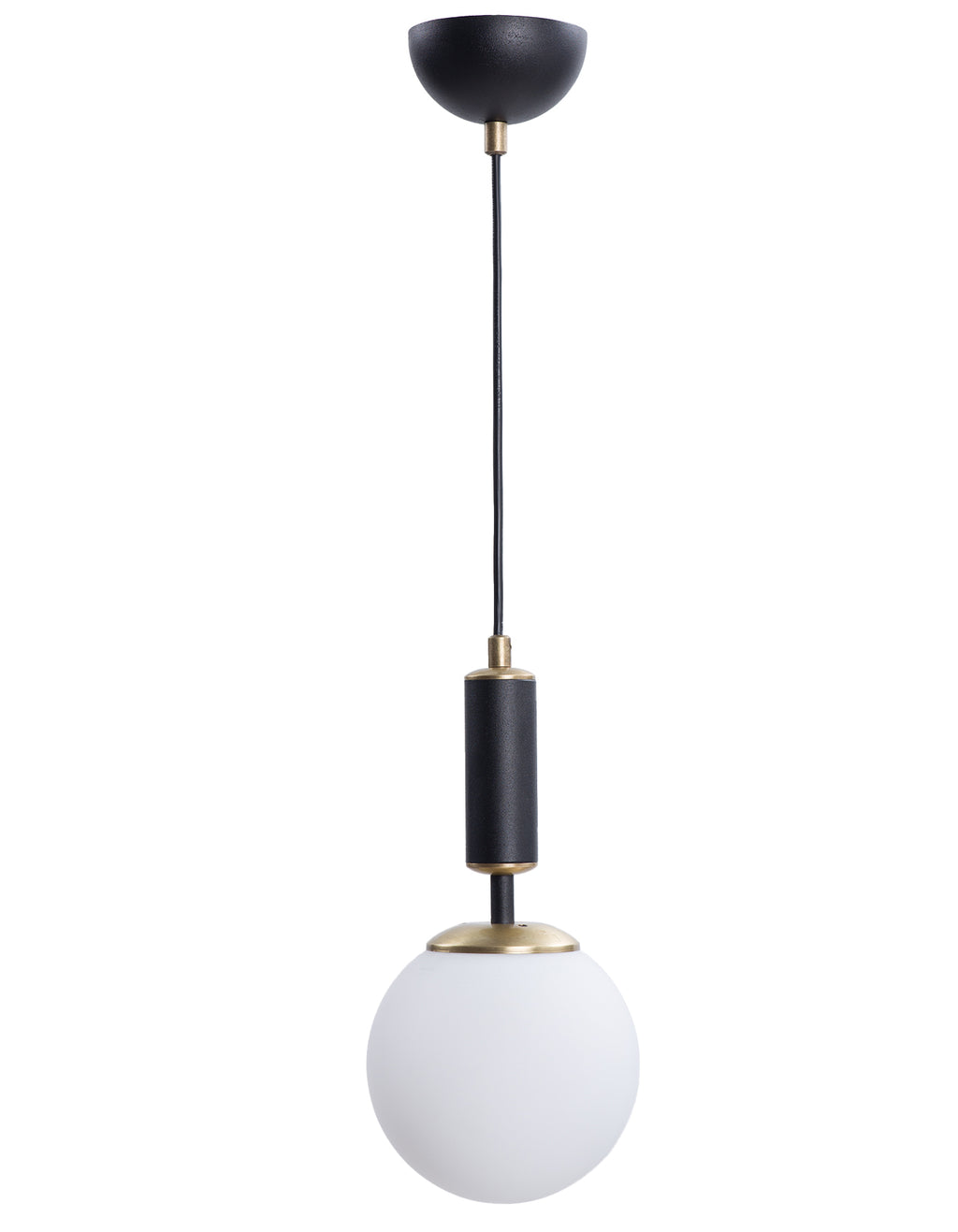 Vue de la suspension avec globe blanc opale, cylindre noir mat et finition laiton