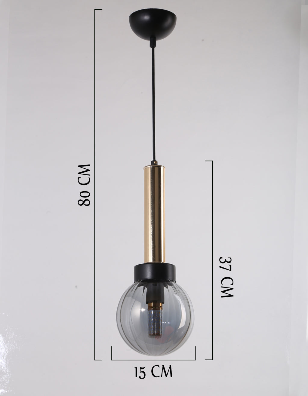 Dimensions de la suspension à cylindre doré et globe transparent côtelé, hauteur 80 cm et diamètre 15 cm