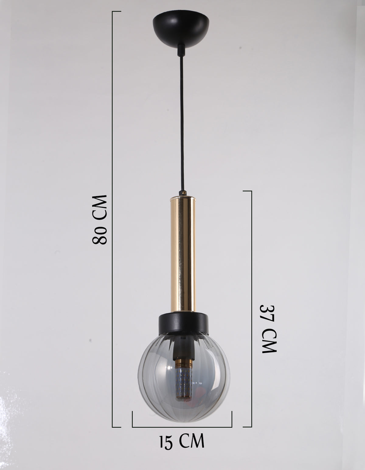 Dimensions de la suspension à cylindre doré et globe transparent côtelé, hauteur 80 cm et diamètre 15 cm